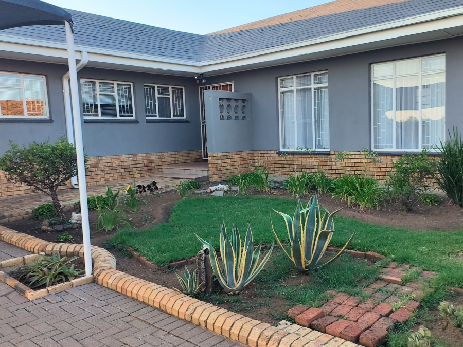4 Bedroom Property for Sale in Collerville North West